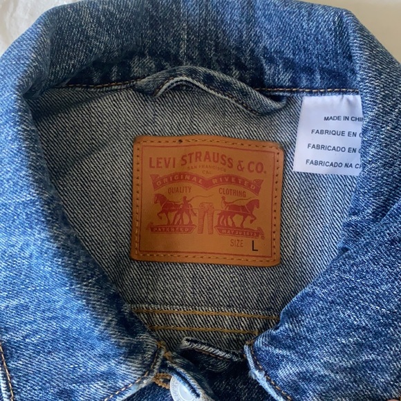 Womens Levi never been work jean jacket - Picture 3 of 5